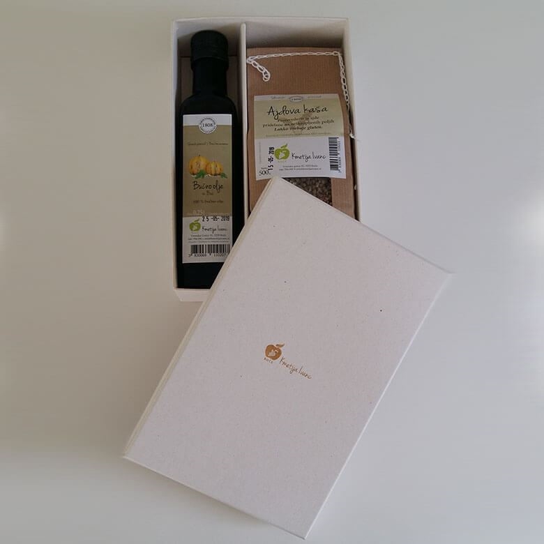 Picture of GIFT BOX WITH PUMPKIN SEED OIL 0.25 AND COARSELY GROUND BUCKWHEAT 500 G