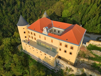 Slika NOČNO DOŽIVETJE GRADU PODČETRTEK